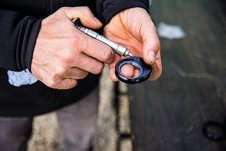 Asymmetrische Steuersatzschalen ermöglichen die Verstellung des Reachs um ± fünf Millimeter.