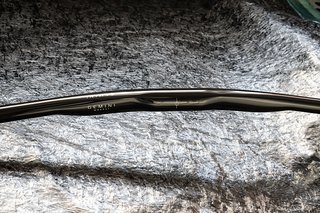 Der neue Gemini Wässat Lenker bringt lediglich 99 g auf die Waage.