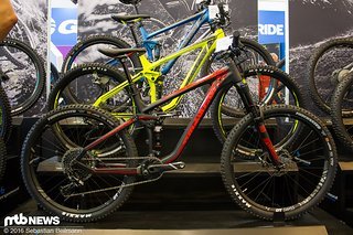 Das Trailster in der Carbon-Ausführung: kurze Kettenstreben, 150 mm Federweg vorne, 140 mm hinten