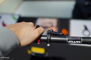 Gerade im Uphill legen viele BikerInnen gern die Daumen über den Lenker