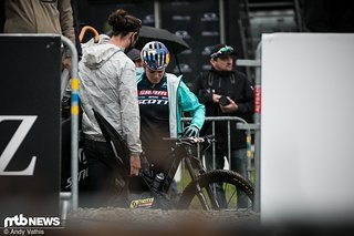 Kate Courtney kehrte nach ihrer Handverletzung wieder in den World Cup zurück