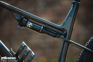 Der Slider im Detail: Statt einer Umlenkwippe verwendet Arc8 am Evolve FS-Hinterbau eine Linear-Führung Der Slider im Detail: Statt einer Umlenkwippe verwendet Arc8 am Evolve FS-Hinterbau eine Linear-Führung