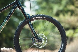 Die Marzocchi Bomber Z1-Federgabel stellt 140 mm Hub zur Verfügung. Die Marzocchi Bomber Z1-Federgabel stellt 140 mm Hub zur Verfügung.