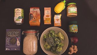 Die Zutaten für das Brokkoli-Curry.