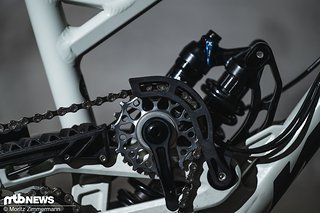 Groß dimensionierte Umlenkröllchen sollen die Reibung im Antrieb reduzieren. Groß dimensionierte Umlenkröllchen sollen die Reibung im Antrieb reduzieren.