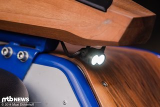 Zwei Lupine Piko Leuchten sorgen für Licht in der Dunkelheit.