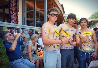 (Noch) ohne Tattoos, Bart und Bier: Nachwuchsfahrer vom Team Sticker on Skin