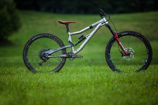 Wir konnten eine kleine Test-Session auf dem ganz besonderen Alutech Armageddon im Bikepark Oberammergau einlegen! Wir konnten eine kleine Test-Session auf dem ganz besonderen Alutech Armageddon im Bikepark Oberammergau einlegen!
