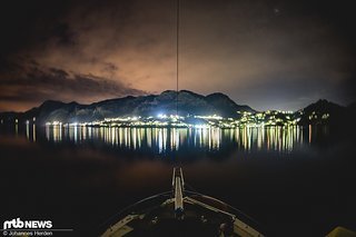 In der Bucht von Kalymnos. Sphärische Aussicht um Mitternacht an Deck