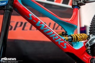 Finn Iles hat ebenfalls eine neue Lackierung für sein Specialized Demo bekommen