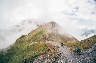 Beeindruckende Berg- und Wolkenwelt beim Start der Hörnli Trailjagd 2018