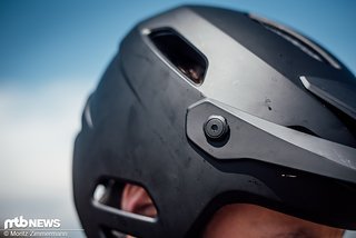 Die Verarbeitung des Helms wirkt wertig. Allerdings hat der Giro Tyrant permanent geknarzt. Bergab bekommt man davon nichts mit, bergauf kann das aber durchaus störend sein Die Verarbeitung des Helms wirkt wertig. Allerdings hat der Giro Tyrant permanent geknarzt. Bergab bekommt man davon nichts mit, bergauf kann das aber durchaus störend sein