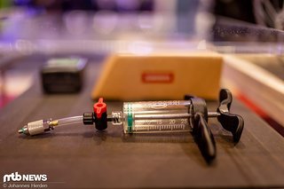 Falls ihr es schon wieder vergessen habt: SRAM hat dieses Jahr eine Mineralöl-Bremse vorgestellt