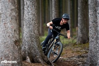 Einfach mal offen lassen. Die Magura Louise Elite bremst sehr zuverlässig, ohne dass man sich Gedanken um Druckpunkt oder Fading machen muss.