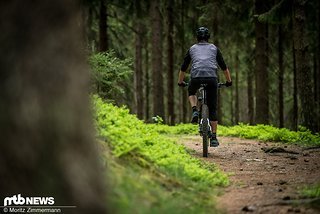 Das Propain Hugene lässt sich gut bergauf pedaliern