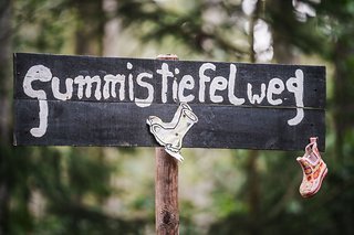 Der Gummistiefelweg trägt diesen Namen nicht ohne Grund. Trotz trockenen Bedingungen war dieser Abschnitt eine rutschige Angelegenheit bergauf.