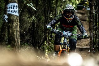 Mit einem fünften Platz auf der ersten Stage stellt Anita die Weichen für ein gutes Rennen