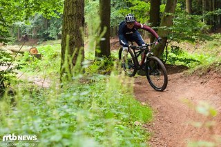 100 Millimeter Federweg muss nicht unbedingt mit Lycra-Outfit assoziiert werden 100 Millimeter Federweg muss nicht unbedingt mit Lycra-Outfit assoziiert werden