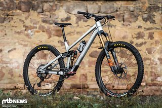 Das Raaw Madonna V3 ist ein viel gesehenes Enduro Bike auf den Trails