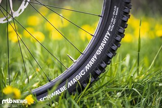 Für Grip und Vergleichbarkeit haben an allen Bikes die Schwalbe-Radial-Reifen gesorgt. Für Grip und Vergleichbarkeit haben an allen Bikes die Schwalbe-Radial-Reifen gesorgt.