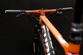 Terpstra fährt ein besonderes Cockpit von Bike Ahead Composites, das so aktuell auf dem Markt nicht verfügbar ist