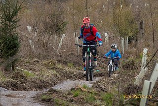 UpHil(l)fe: Die Anstiege verlaufen auf einfachen, welligen Trails UpHil(l)fe: Die Anstiege verlaufen auf einfachen, welligen Trails