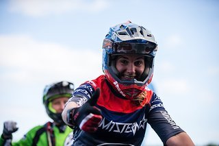 Caro happy und verschwitzt nach über 6 Stunden im Sattel im Ziel angekommen zu sein Caro happy und verschwitzt nach über 6 Stunden im Sattel im Ziel angekommen zu sein