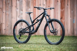 Leistbares High-End will Arc8 mit dem Carbon-Enduro Extra bieten Leistbares High-End will Arc8 mit dem Carbon-Enduro Extra bieten