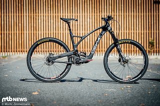 Das Deviate Guide ist ein besonderes Enduro-Bike und sicherlich kein Bike für jedermann. Während es bergauf Schwächen zeigt, lässt es die Enduro-Konkurrenz bergab mit seiner Downhill-Performance erblassen Das Deviate Guide ist ein besonderes Enduro-Bike und sicherlich kein Bike für jedermann. Während es bergauf Schwächen zeigt, lässt es die Enduro-Konkurrenz bergab mit seiner Downhill-Performance erblassen