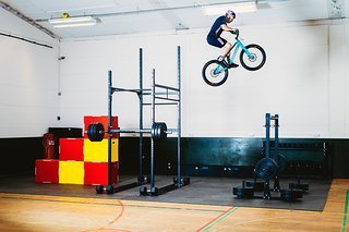 Hier wird eher mehr Druck gebraucht, um keine allzu fiesen Einschläge auf die Felge zu kassieren. Hier wird eher mehr Druck gebraucht, um keine allzu fiesen Einschläge auf die Felge zu kassieren.