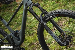 An der Front der ST-Variante werkelt bei der NX-Variante eine RockShox Pike mit 150 mm Federweg.
