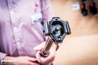 Über dieses Luftventil wird die Luftfeder befüllt. Je höher der Druck, desto schneller die Ausfahrgeschwindigkeit