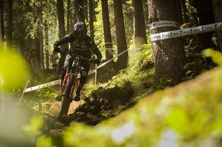 Auf der zweiten Stage erweckt Caro ihren Race-Spirit und pilotiert ihr Geschoss zum einem super 10. Platz, das gute Gefühl hatte sie nicht getrogen