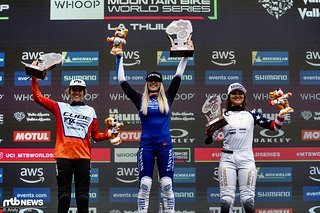 Das Podium der Juniorinnen: Aletha Ostgaard gewinnt in La Thuile vor Rosa Zierl und Matilda Melton.