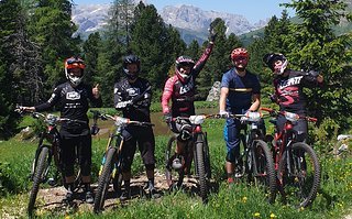 Das Team - Kollegin Carina, Coach Arno, Caro, Mechaniker Jey und Anita