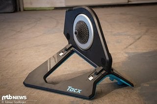 Der neue Tacx Neo 2T Smart soll im Vergleich zum Vorgängermodell leiser sein und vor allem durch ein verbessertes Fahrverhalten glänzen