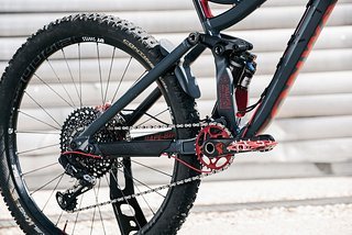 Das passende Schaltwerk aus dem Hause SRAM ergänzt die weiterhin schicke Carbonkurbel