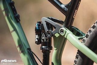 Der Multitrac Suspension genannte Hinterbau ist im Prinzip ein abgestützter Eingelenker. Der Multitrac Suspension genannte Hinterbau ist im Prinzip ein abgestützter Eingelenker.