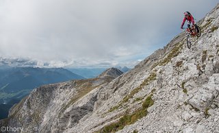 Biken wo andere wandern: Für Bike-Bergsteiger heißt es jederzeit maximal konzentriert zu sein Biken wo andere wandern: Für Bike-Bergsteiger heißt es jederzeit maximal konzentriert zu sein