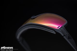 Die Adidas Zonyk Pro-Brille bietet neben selbstabdunkelnden Vario-Gläsern in verschiedenen Stärken eine große Palette an Einstellungsmöglichkeiten Die Adidas Zonyk Pro-Brille bietet neben selbstabdunkelnden Vario-Gläsern in verschiedenen Stärken eine große Palette an Einstellungsmöglichkeiten