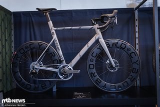 Der italienische Newcomer Cybro zeigte auch ein schickes Aero-Rennrad