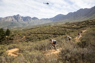 Bei den Damen kam es am Ende zum Showdown zwischen Cannondale und Ghost. Die beiden Teams setzten sich circa 20 Kilometer vor dem Ziel von der Konkurrenz ab und machten den Tagessieg unter sich aus. Bei den Damen kam es am Ende zum Showdown zwischen Cannondale und Ghost. Die beiden Teams setzten sich circa 20 Kilometer vor dem Ziel von der Konkurrenz ab und machten den Tagessieg unter sich aus.