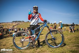 Cody Kelley zeigt mit der auffälligen Lackierung seines Alchemy Teambikes, wo er herkommt