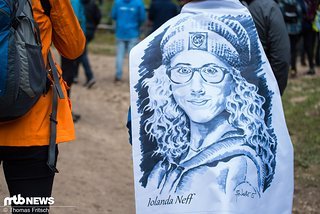 Kreative Fans des schweizer Lockenkopfs.