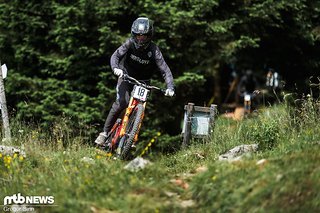 Der Start auf einer recht rumpeligen Wiese war noch halbwegs entspannt.
