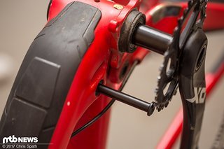 Ärgerlich: Um den Dämpfer auszubauen muss die Kurbel demontiert werden Ärgerlich: Um den Dämpfer auszubauen muss die Kurbel demontiert werden