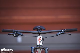 Auch bei den Bremsen setzt das Specialized Epic S-Works auf SRAM: Die SRAM Level ULT bieten geringes Gewicht und bissige Performance für XC-Kurse. Auch bei den Bremsen setzt das Specialized Epic S-Works auf SRAM: Die SRAM Level ULT bieten geringes Gewicht und bissige Performance für XC-Kurse.