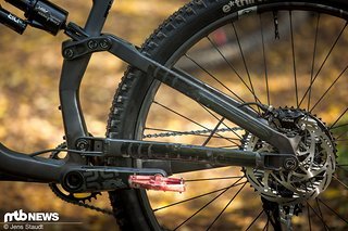 Drehpunkt und Hinterrad teilen sich am Salsa Horsethief Carbon die gleiche Achse Drehpunkt und Hinterrad teilen sich am Salsa Horsethief Carbon die gleiche Achse