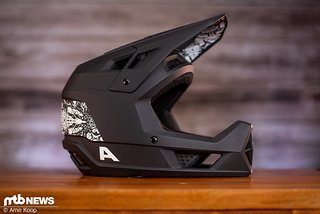 Der neue Alpina Sports Pikes Fullface Helm unterbietet die 1.000 Gramm-Schallmauer und kostet dabei 149,95 € Der neue Alpina Sports Pikes Fullface Helm unterbietet die 1.000 Gramm-Schallmauer und kostet dabei 149,95 €