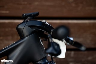 Kaum ein Fahrer ist so bekannt für sein außergewöhnliches Cockpit wie Nino Schurter.